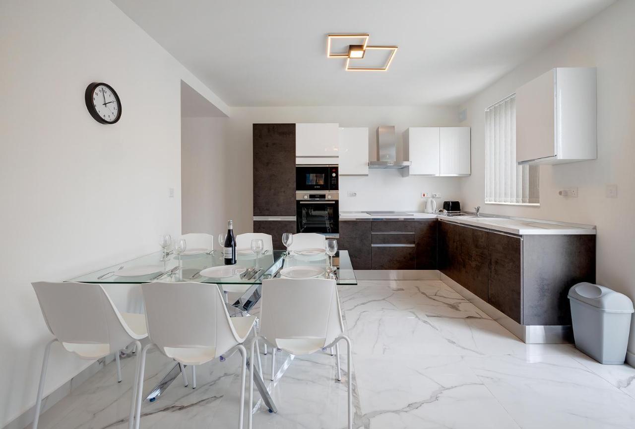 Stylish 2Br Apartment In Central St Julians سانت جوليان المظهر الخارجي الصورة