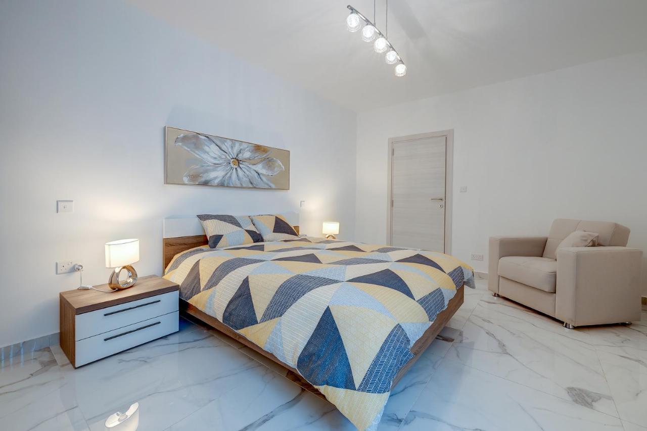 Stylish 2Br Apartment In Central St Julians سانت جوليان المظهر الخارجي الصورة