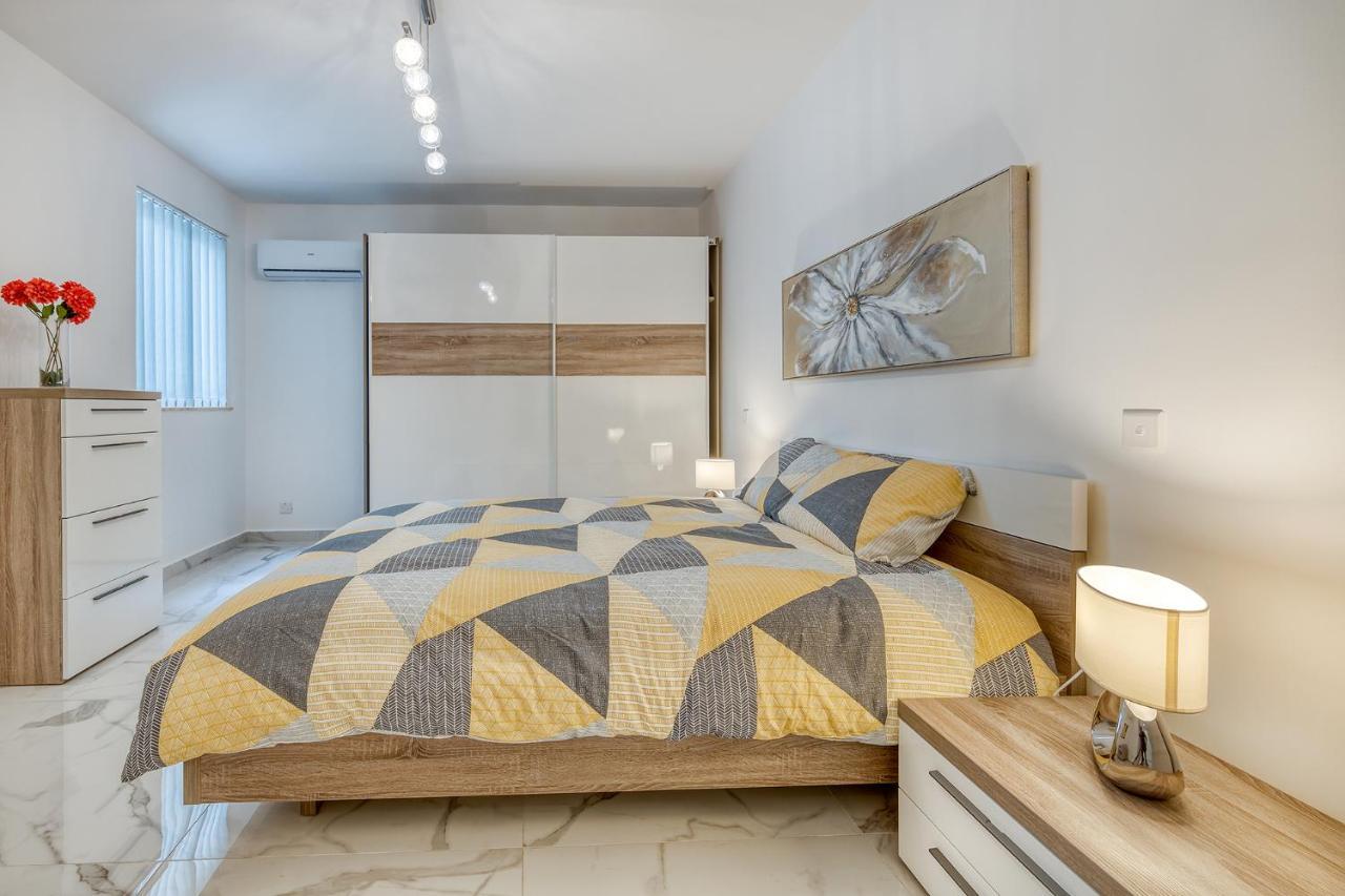 Stylish 2Br Apartment In Central St Julians سانت جوليان المظهر الخارجي الصورة