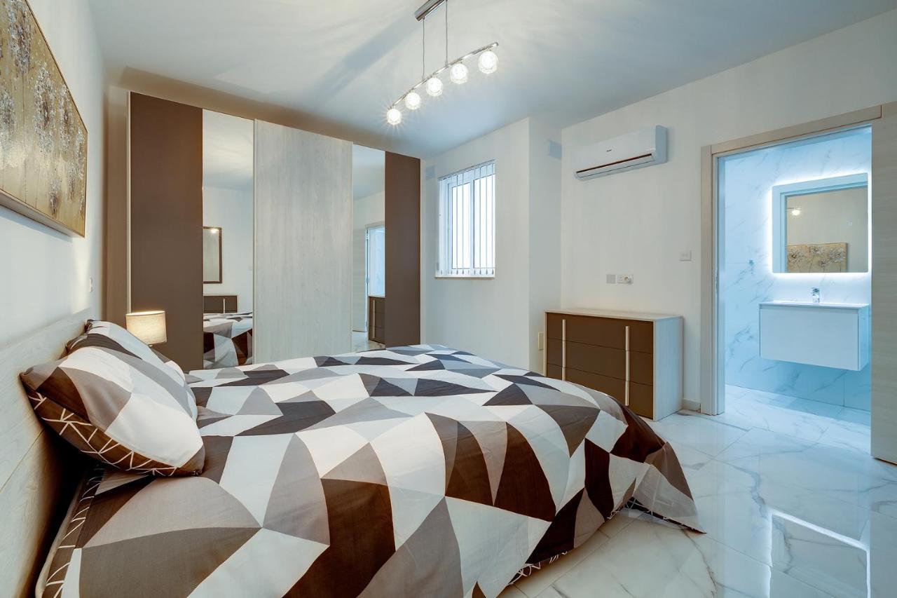 Stylish 2Br Apartment In Central St Julians سانت جوليان المظهر الخارجي الصورة
